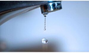 آبرسانی باتانکر به بیمارستان های اهواز در پی قطع آب