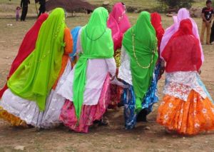 لباس محلی پوشش اصیل زنان و دختران قوم بختیاری